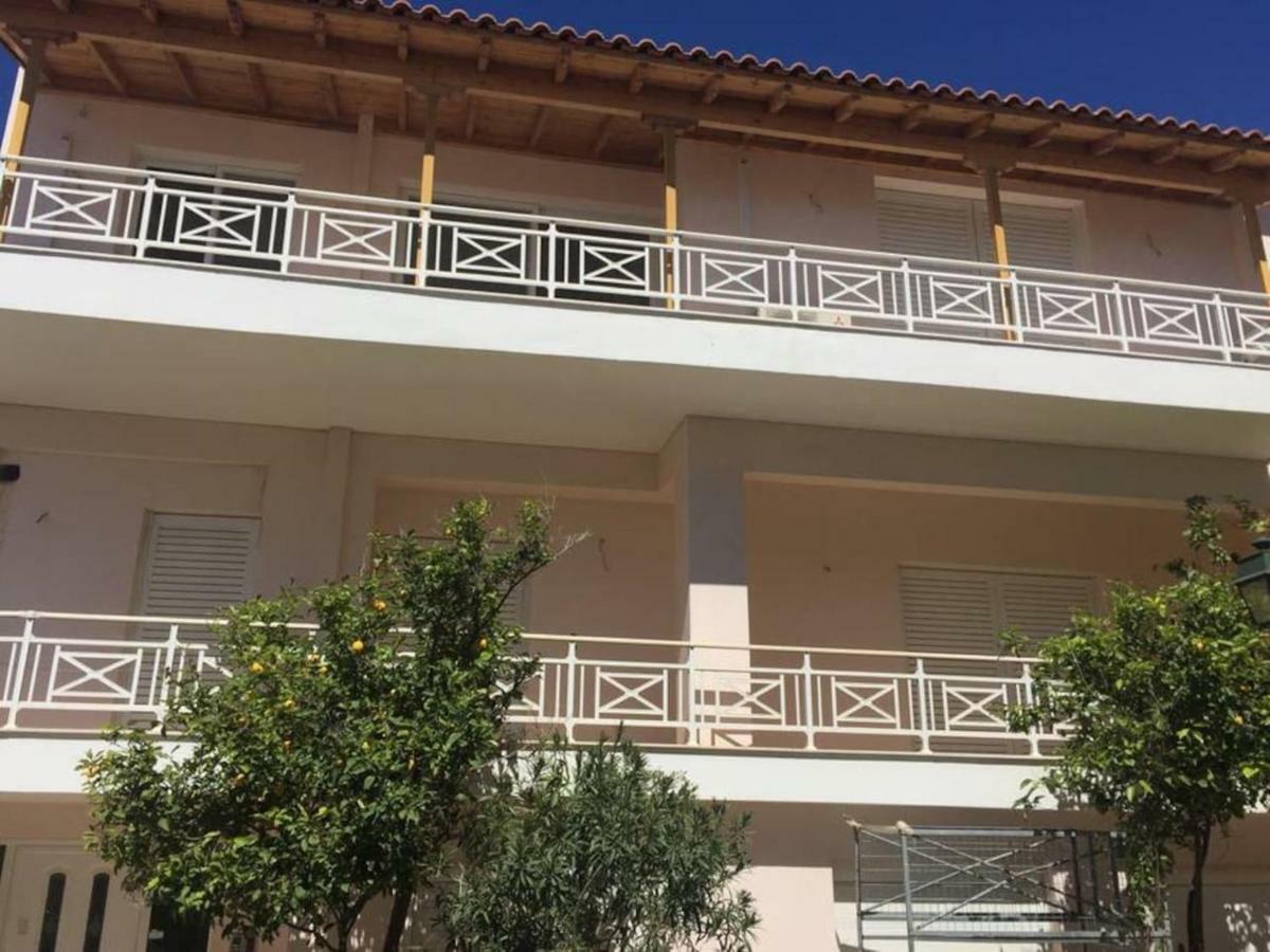 Azure Retreat Apartamento Loutráki Exterior foto